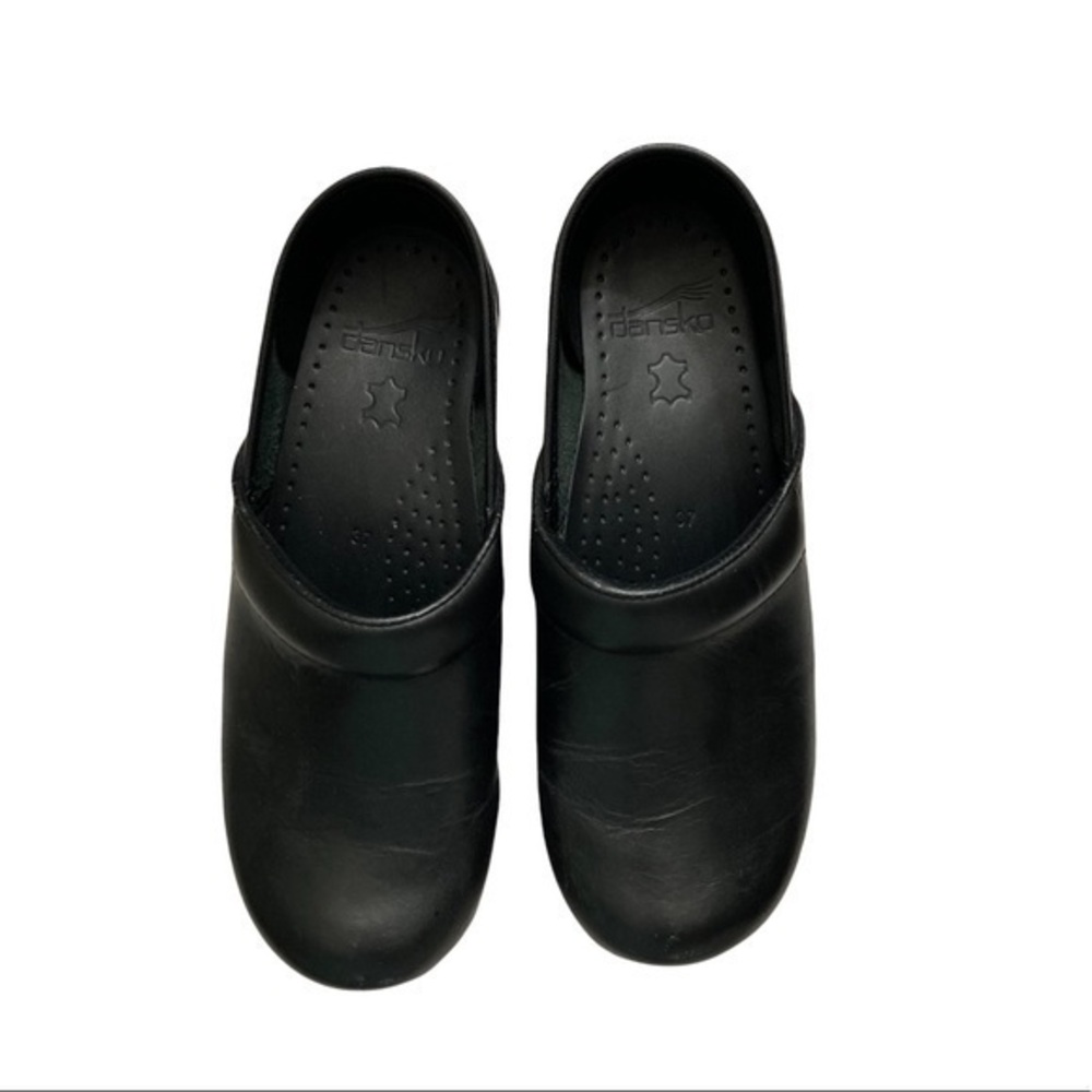 Dansko black clogs shoes great for doctors and nurses!